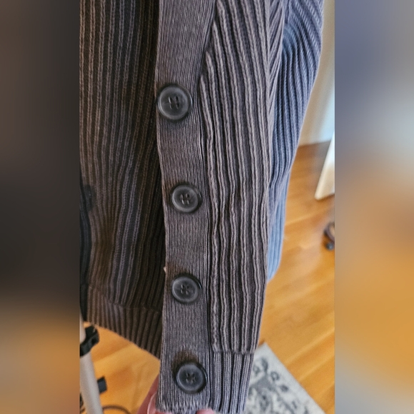 OLD NAVY - BUTTON-UP - CROPPED SWEATER - SMALL/MEDIUM - Picture 5 of 8